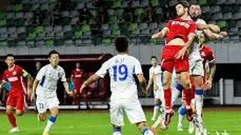 江西省委书记携手小学生共度乡村校园足球时光